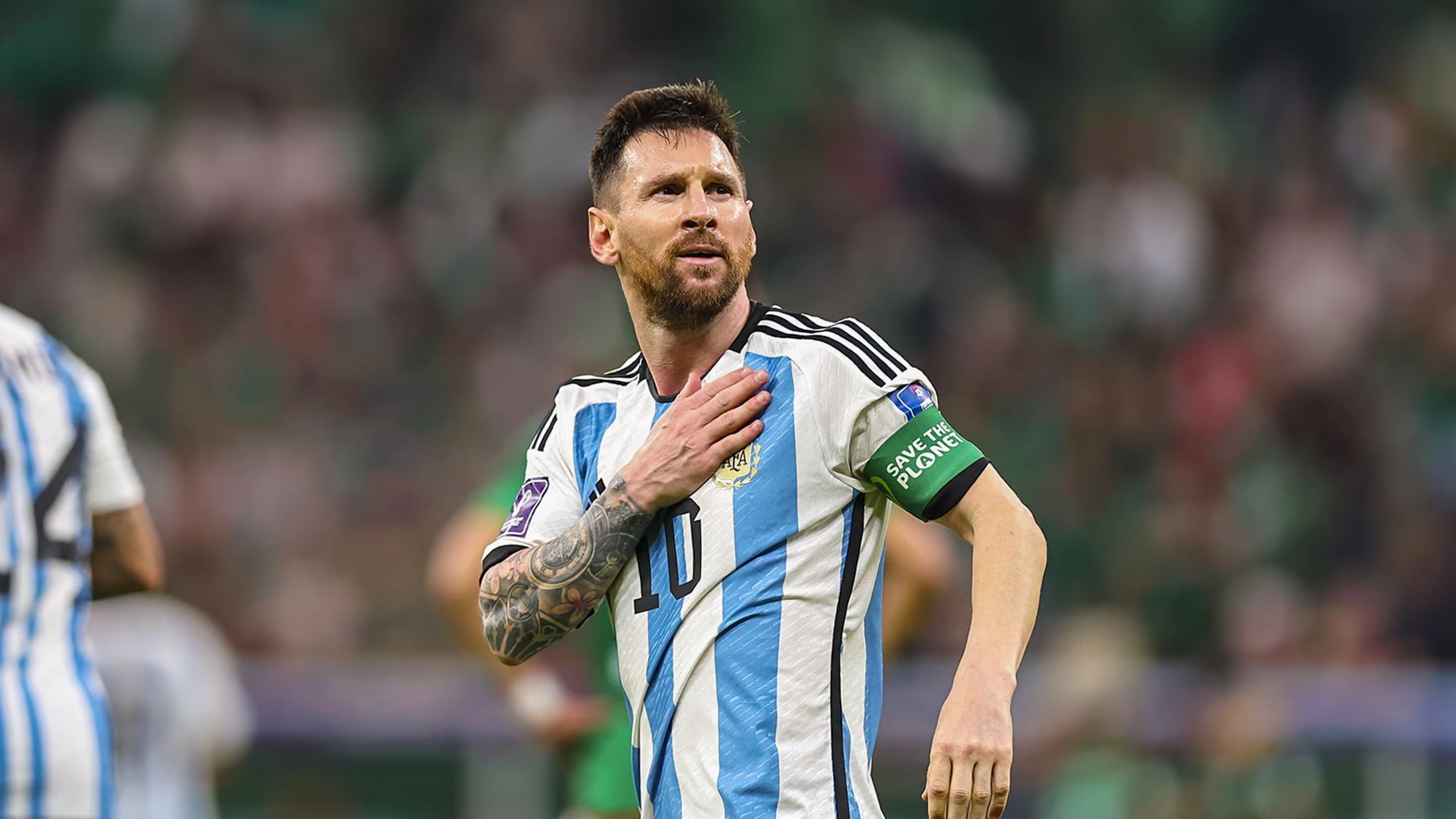  Under The Lights: Messi 